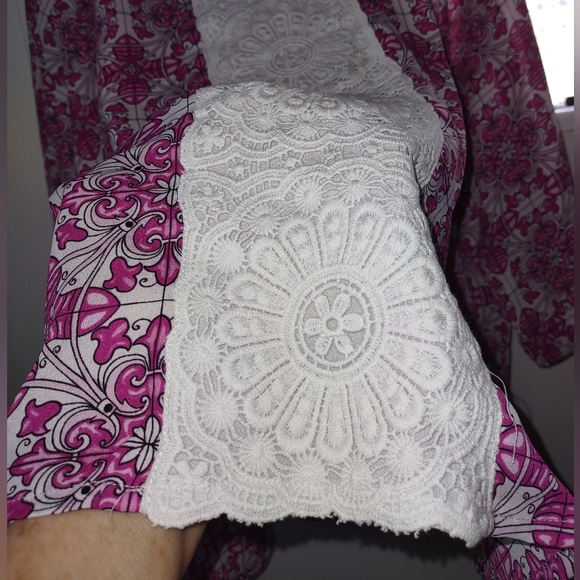 Lightweight Fuchsia Pink Floral Tunic w/ Lace Section - Picture 3 of 10